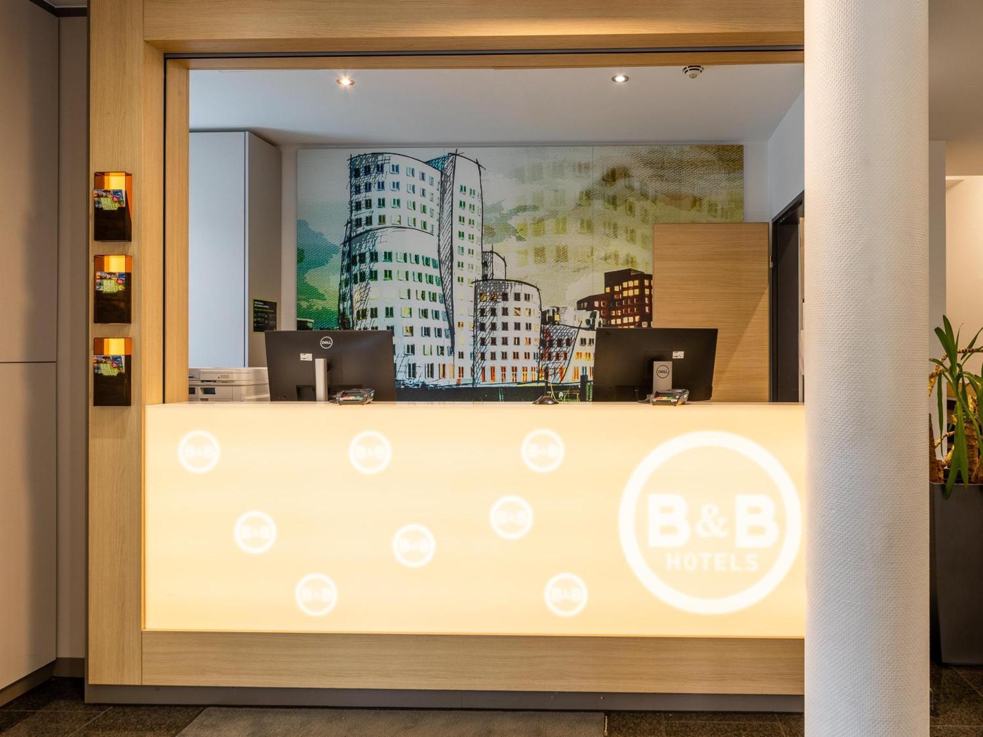B&B Hotel Duesseldorf City-Sued Exterior foto