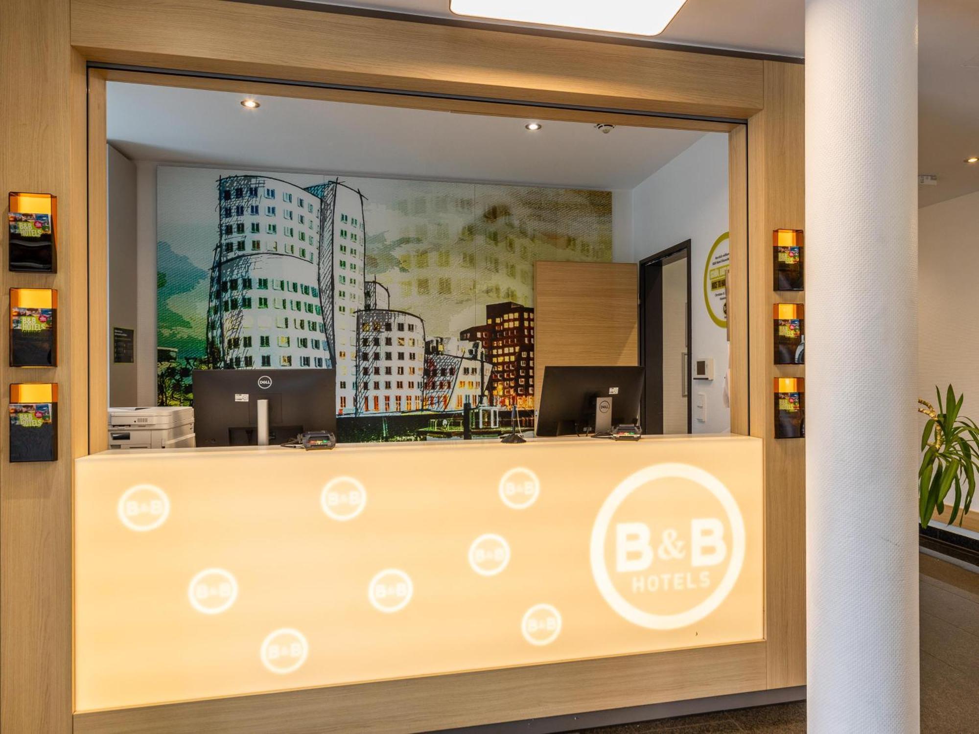 B&B Hotel Duesseldorf City-Sued Exterior foto